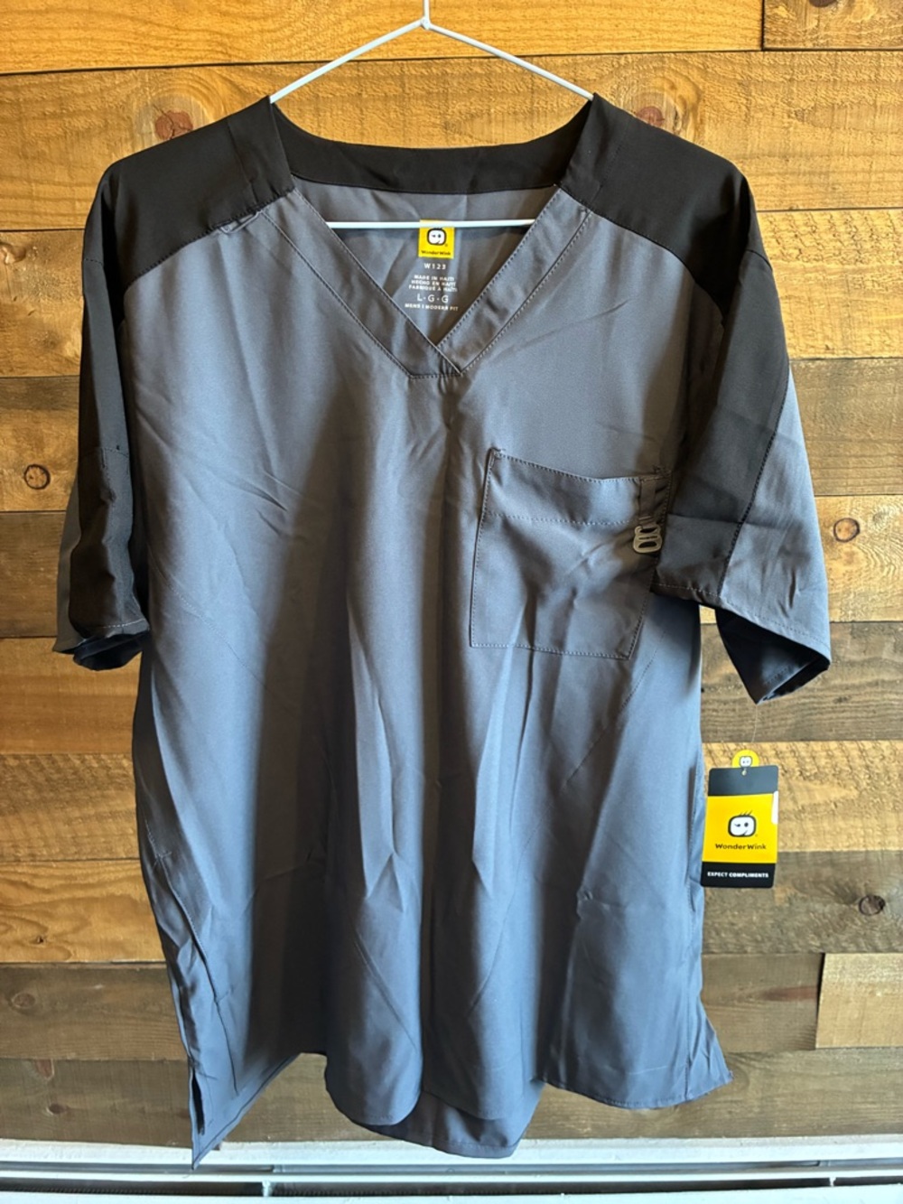 WonderWink Men's Short-Sleeve V-Neck Scrub Top in Charcoal with Black Accents